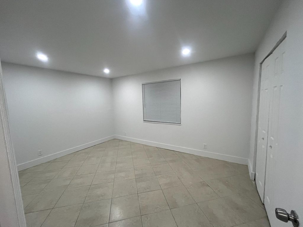 Photo of 1015 NE 17th Avenue #102, Fort Lauderdale, FL 33304 (MLS # B26018521)