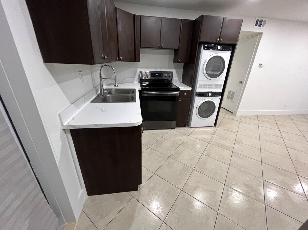 Photo of 1015 NE 17th Avenue #102, Fort Lauderdale, FL 33304 (MLS # B26018521)