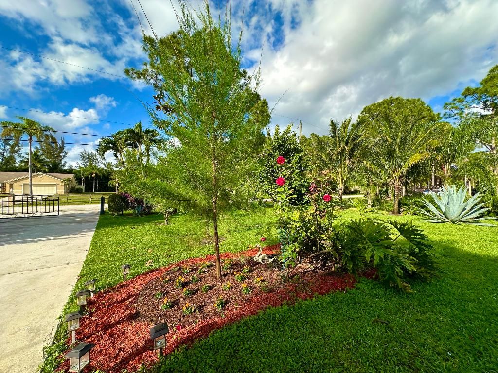 Photo of 15618 80th Lane N, Loxahatchee, FL 33470 (MLS # R10955429)