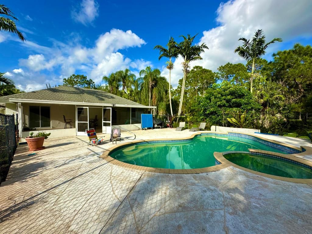 Photo of 15618 80th Lane N, Loxahatchee, FL 33470 (MLS # R10955429)