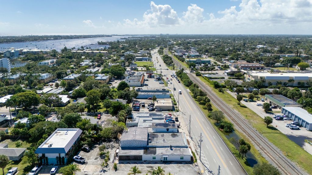 Photo of 604 N Dixie Highway, Lantana, FL 33462 (MLS # R11140064)