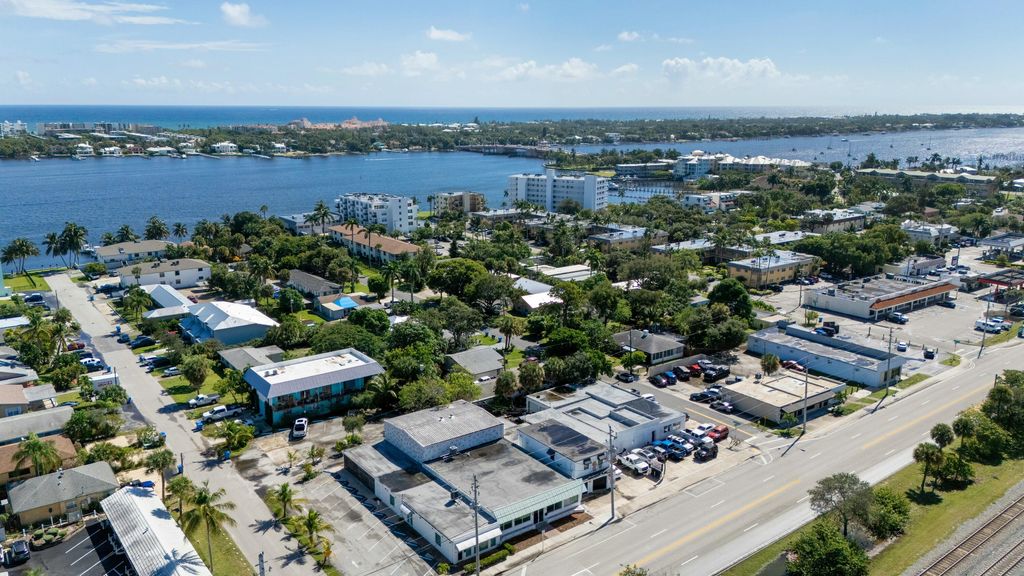 Photo of 604 N Dixie Highway, Lantana, FL 33462 (MLS # R11140064)