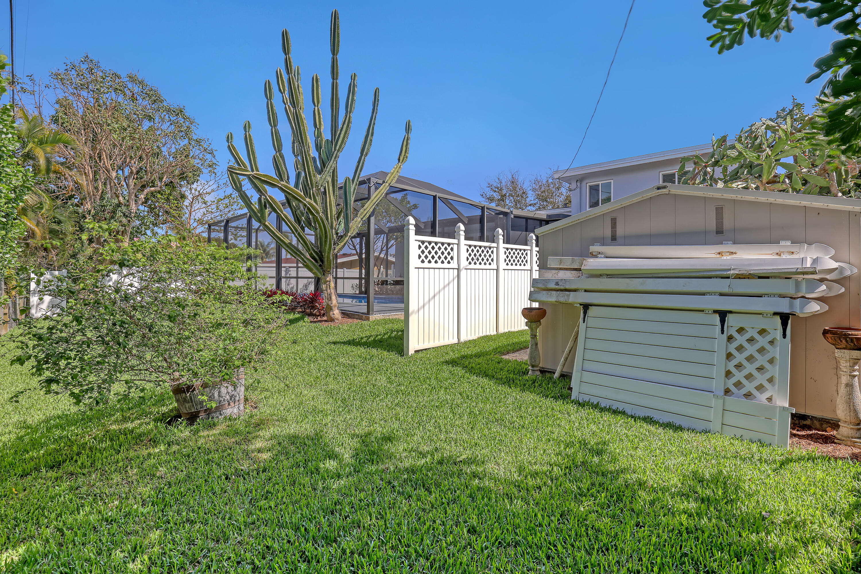 LAKE OSBORNE ESTATES 4 - Residential