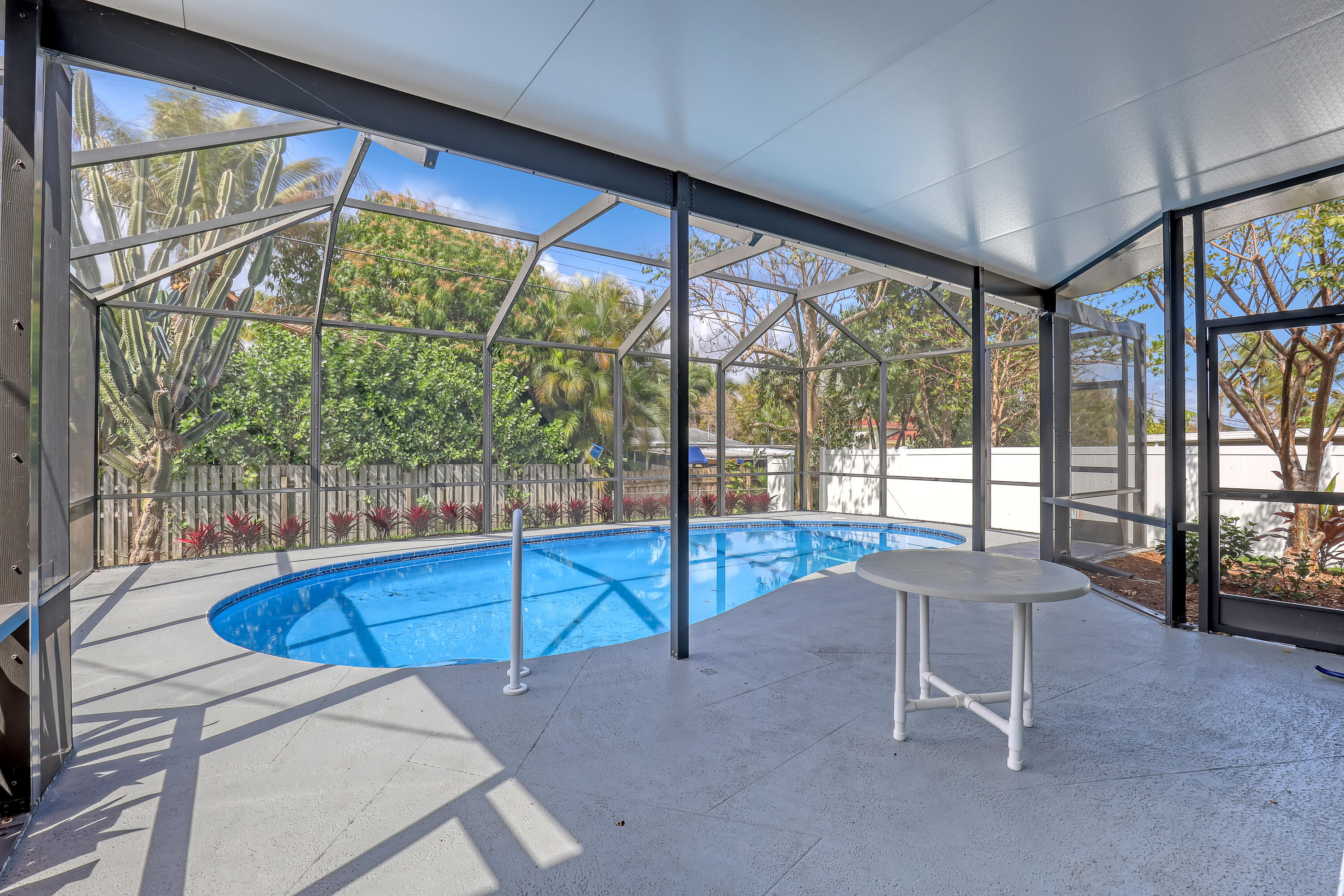 LAKE OSBORNE ESTATES 4 - Residential