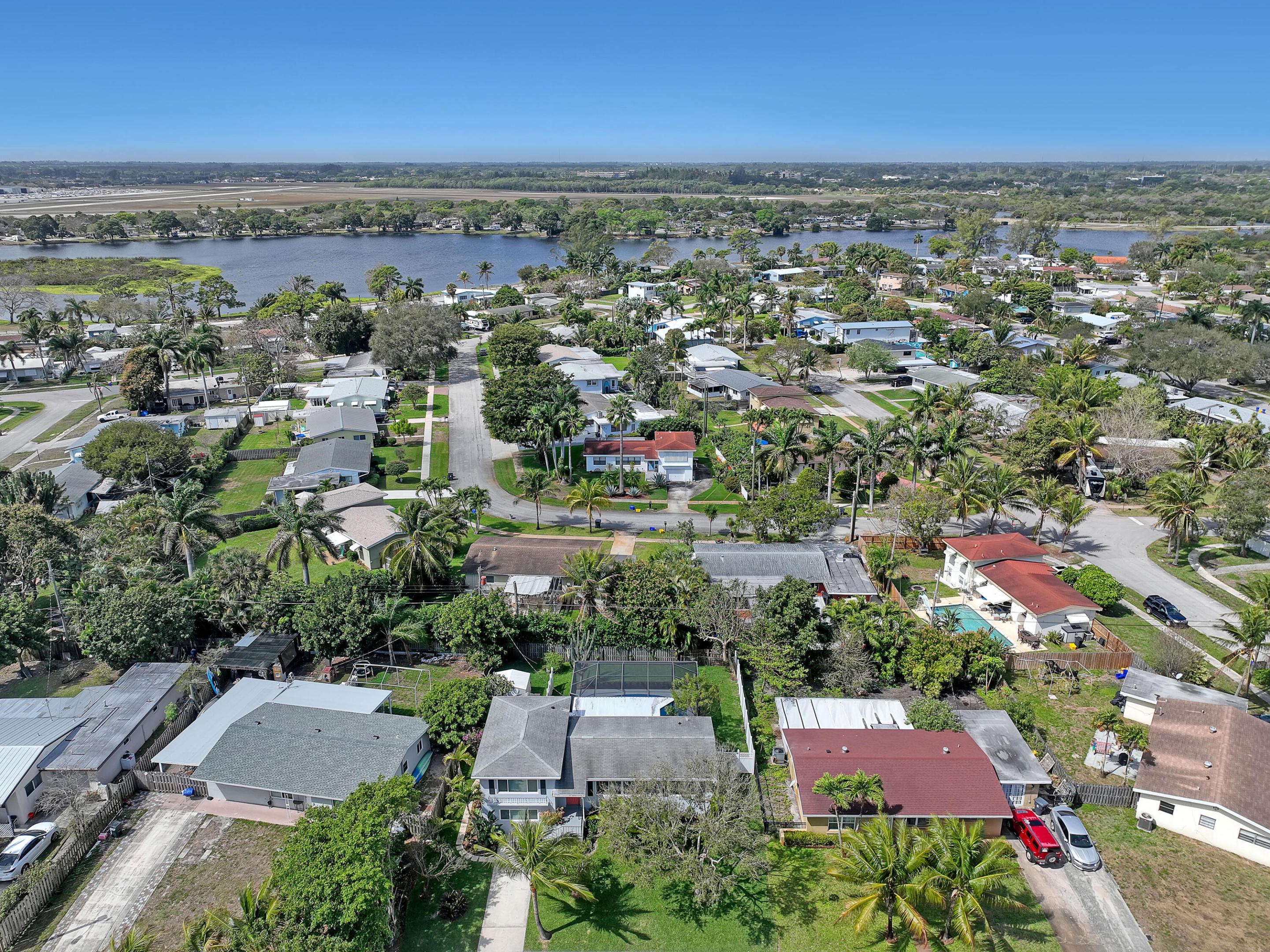LAKE OSBORNE ESTATES 4 - Residential