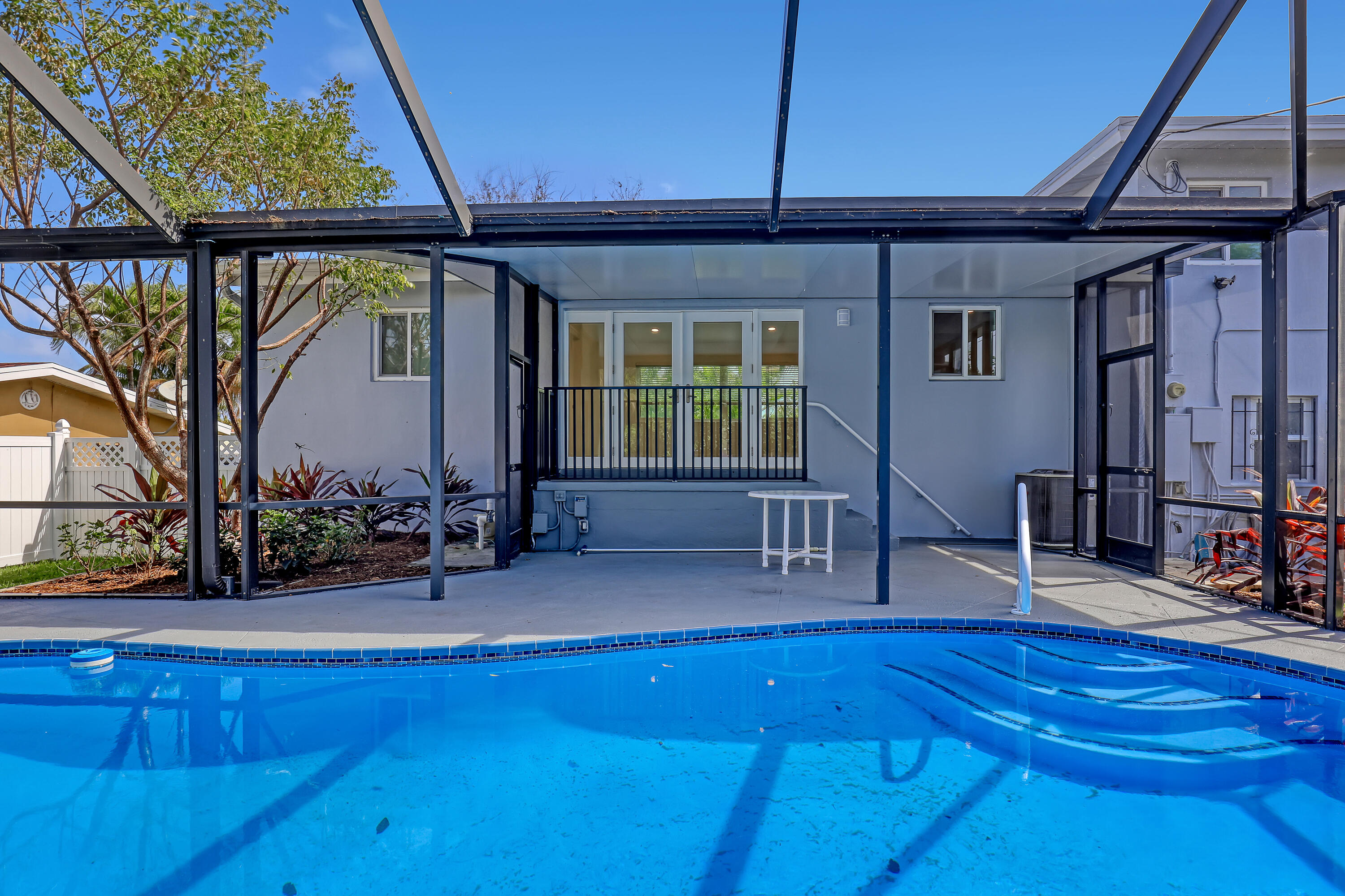 LAKE OSBORNE ESTATES 4 - Residential