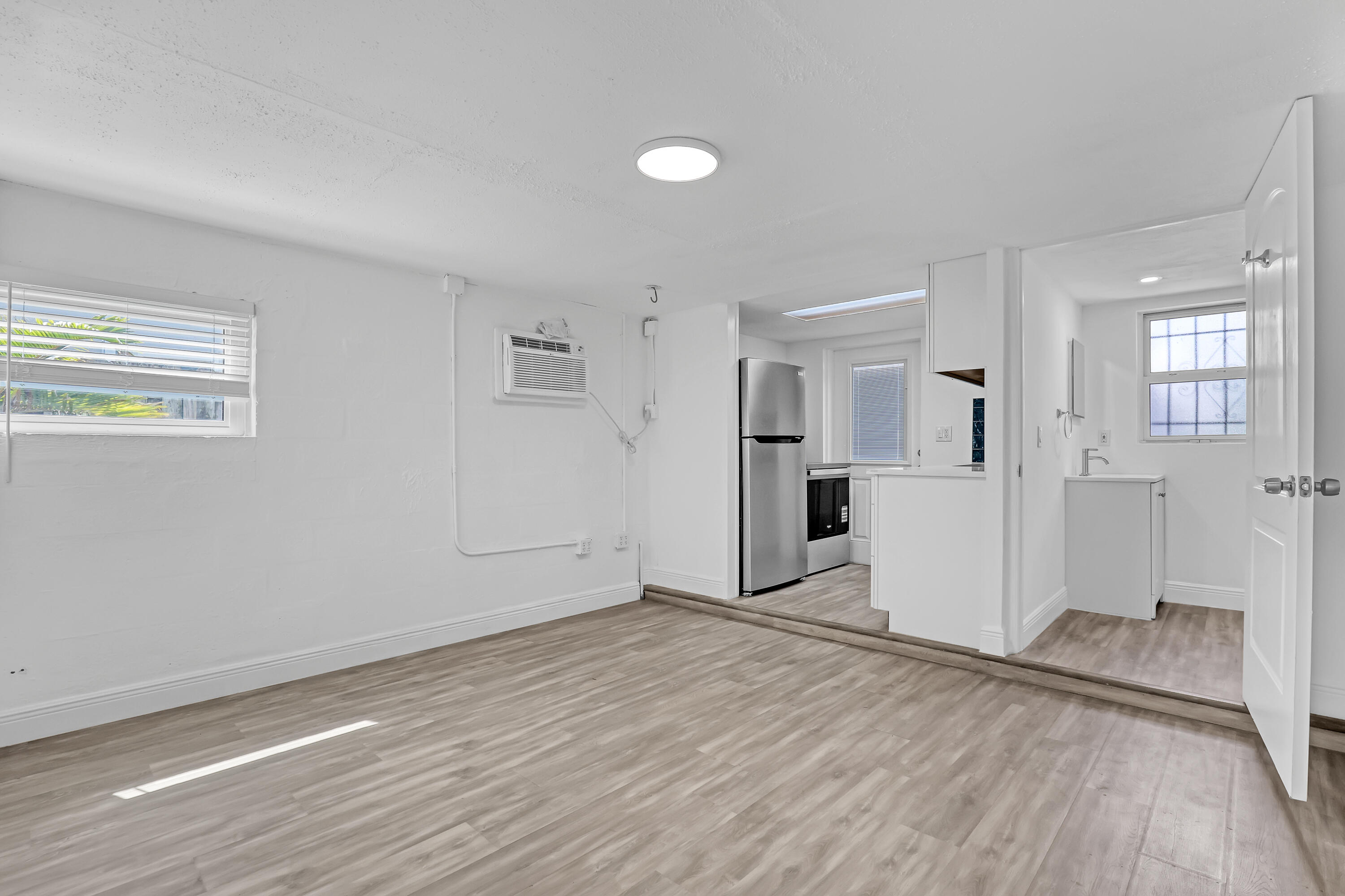 LAKE OSBORNE ESTATES 4 - Residential