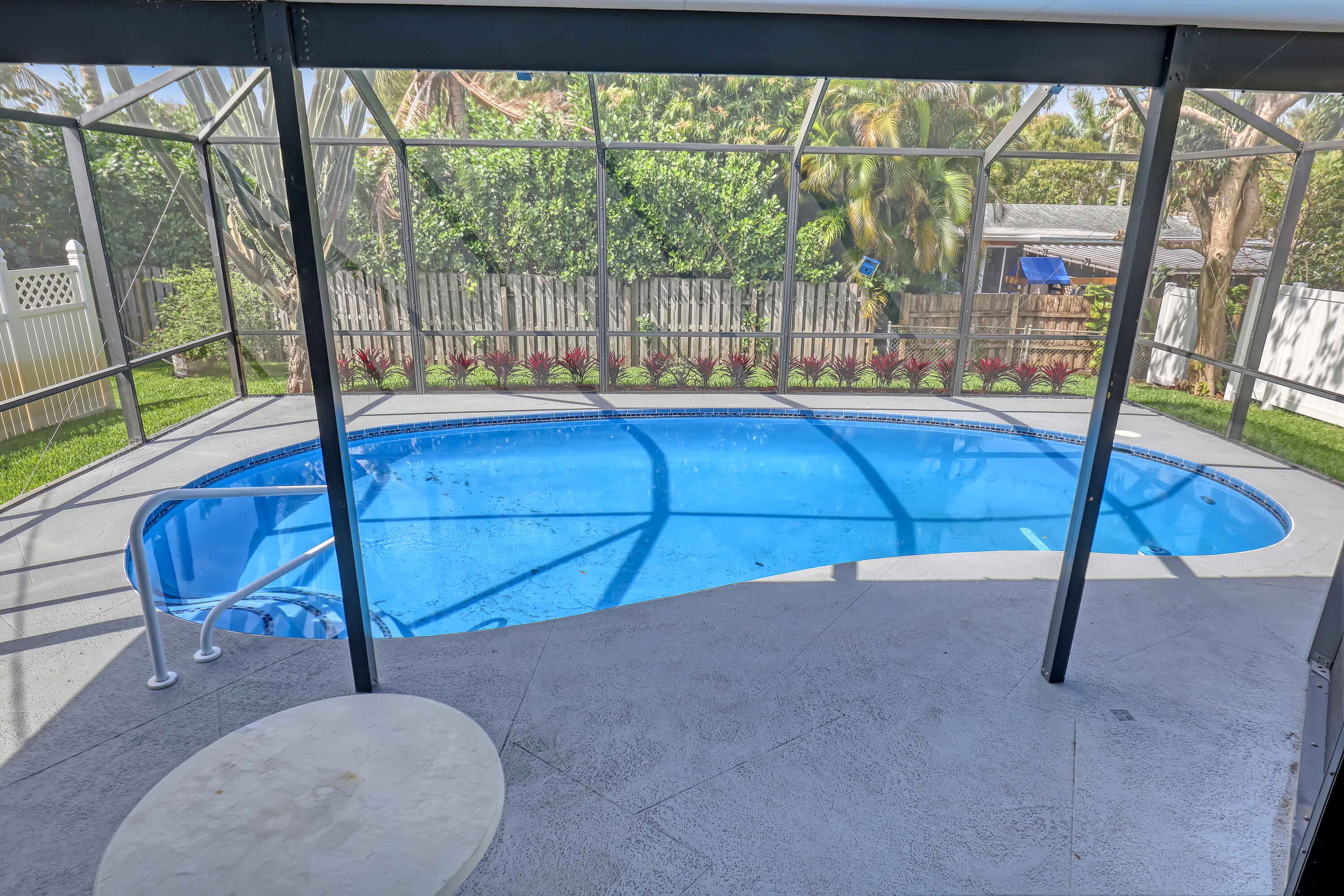 LAKE OSBORNE ESTATES 4 - Residential