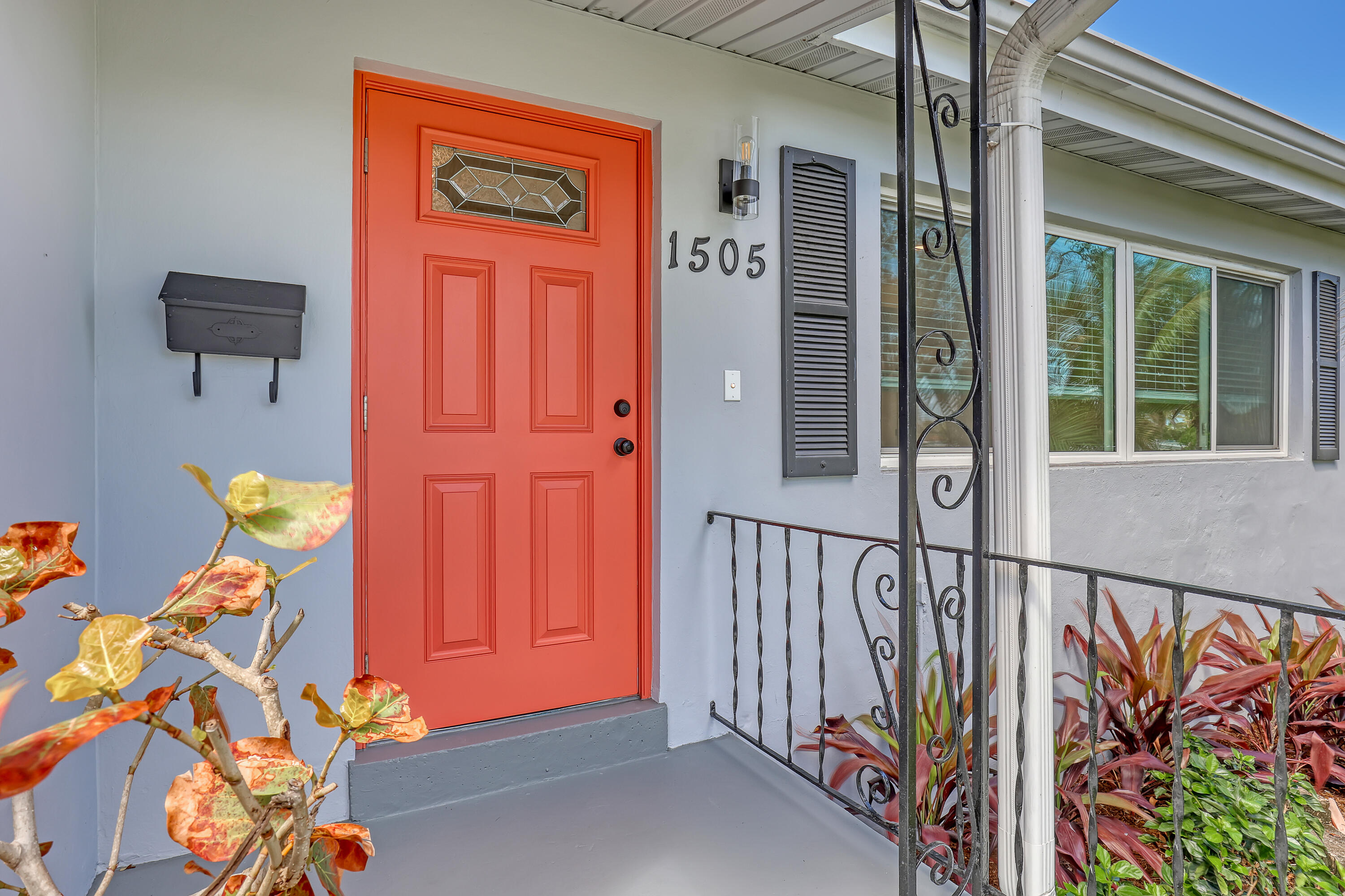 LAKE OSBORNE ESTATES 4 - Residential