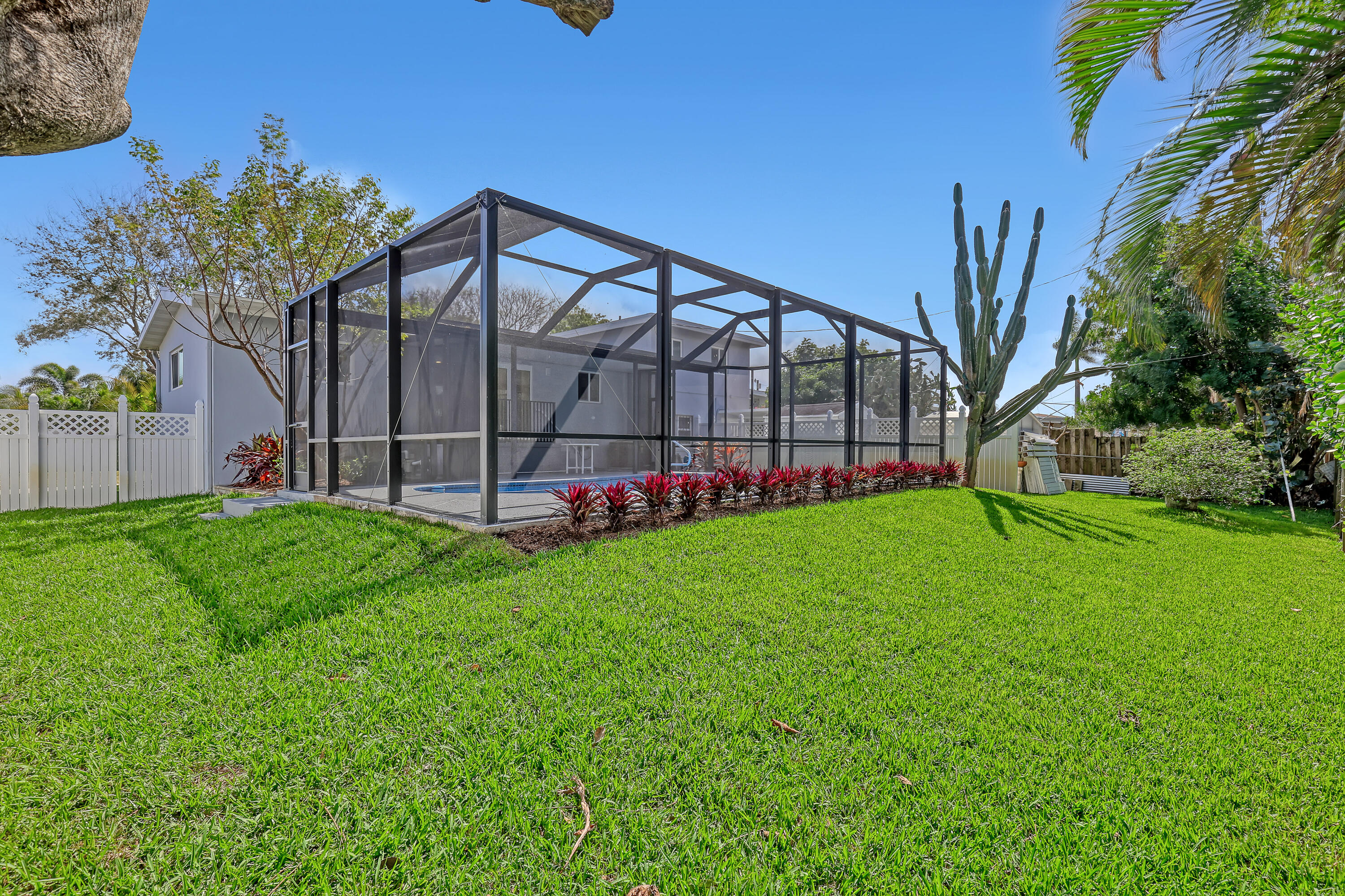 LAKE OSBORNE ESTATES 4 - Residential