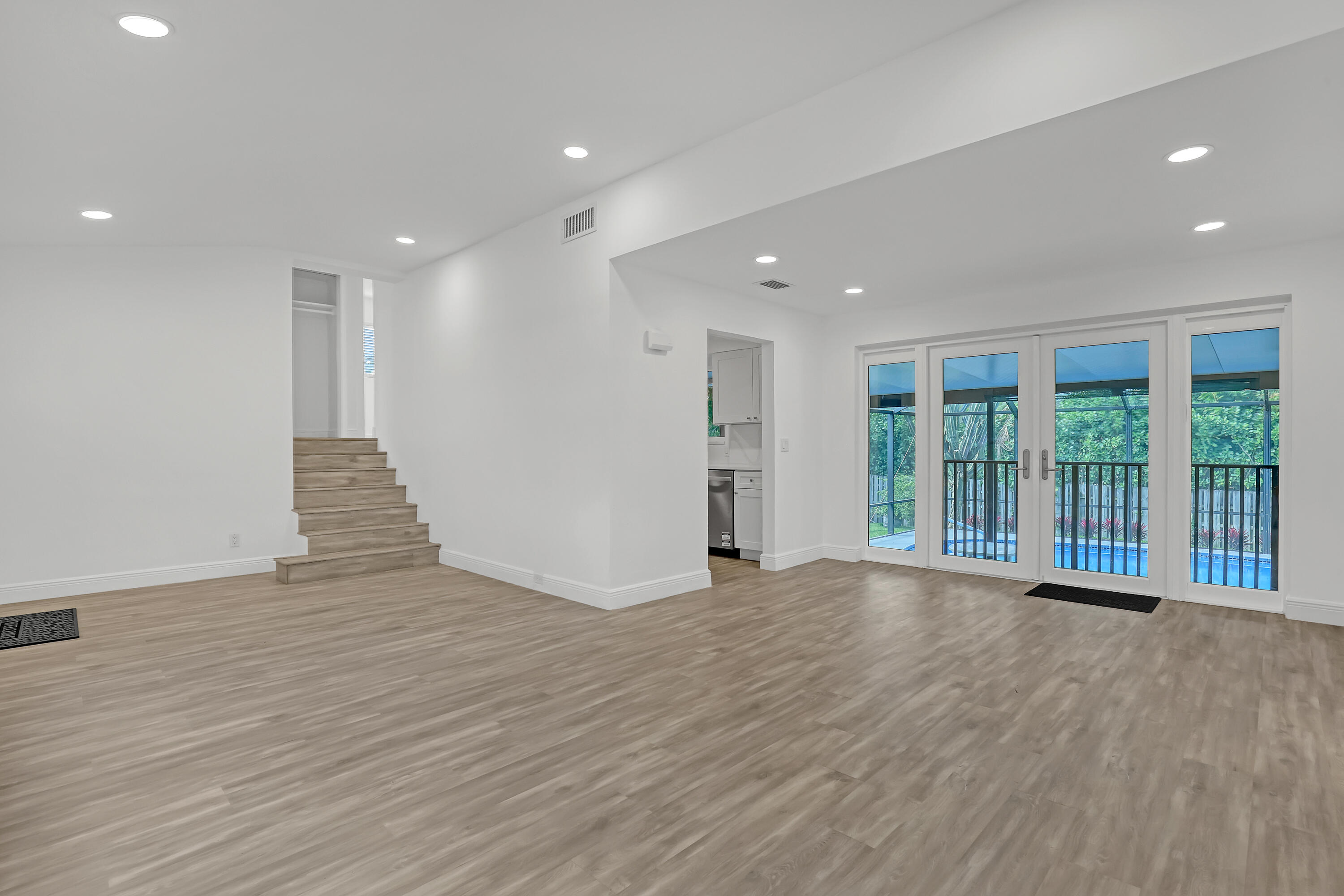 LAKE OSBORNE ESTATES 4 - Residential