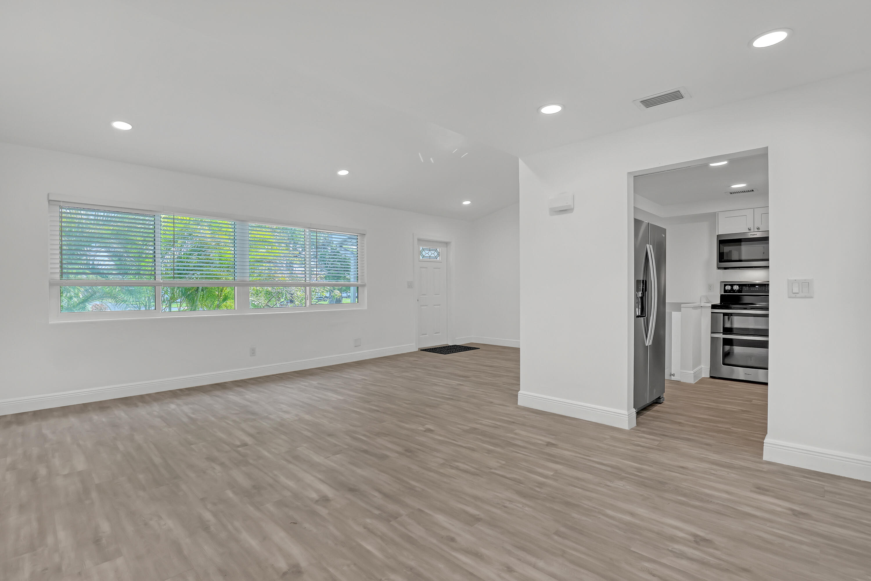 LAKE OSBORNE ESTATES 4 - Residential