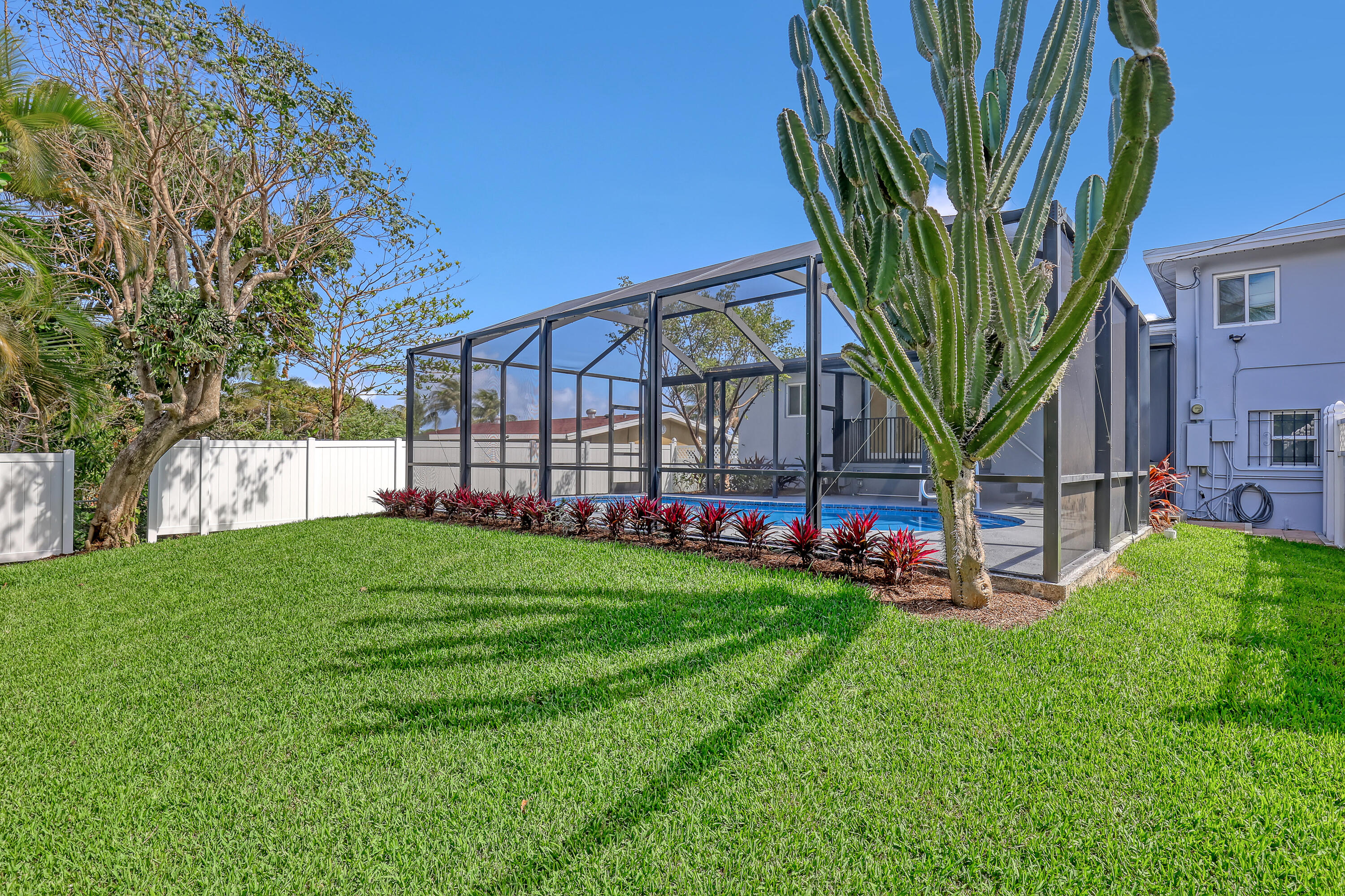 LAKE OSBORNE ESTATES 4 - Residential