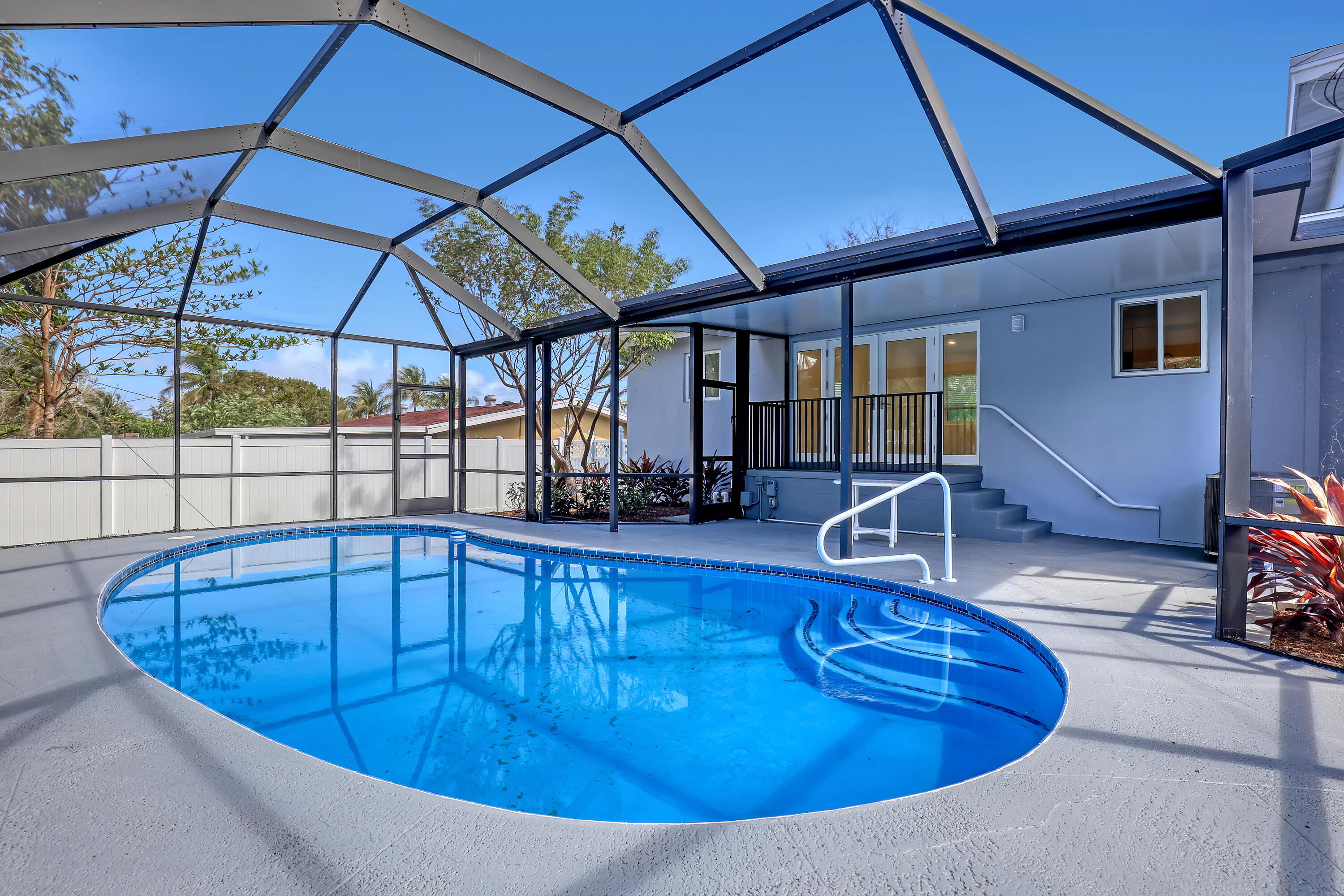 LAKE OSBORNE ESTATES 4 - Residential