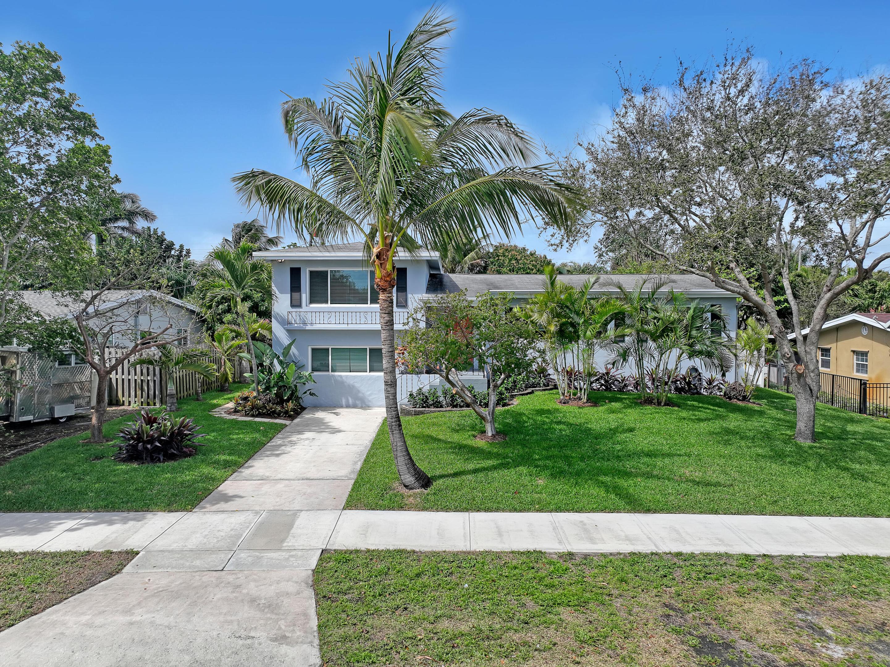 LAKE OSBORNE ESTATES 4 - Residential