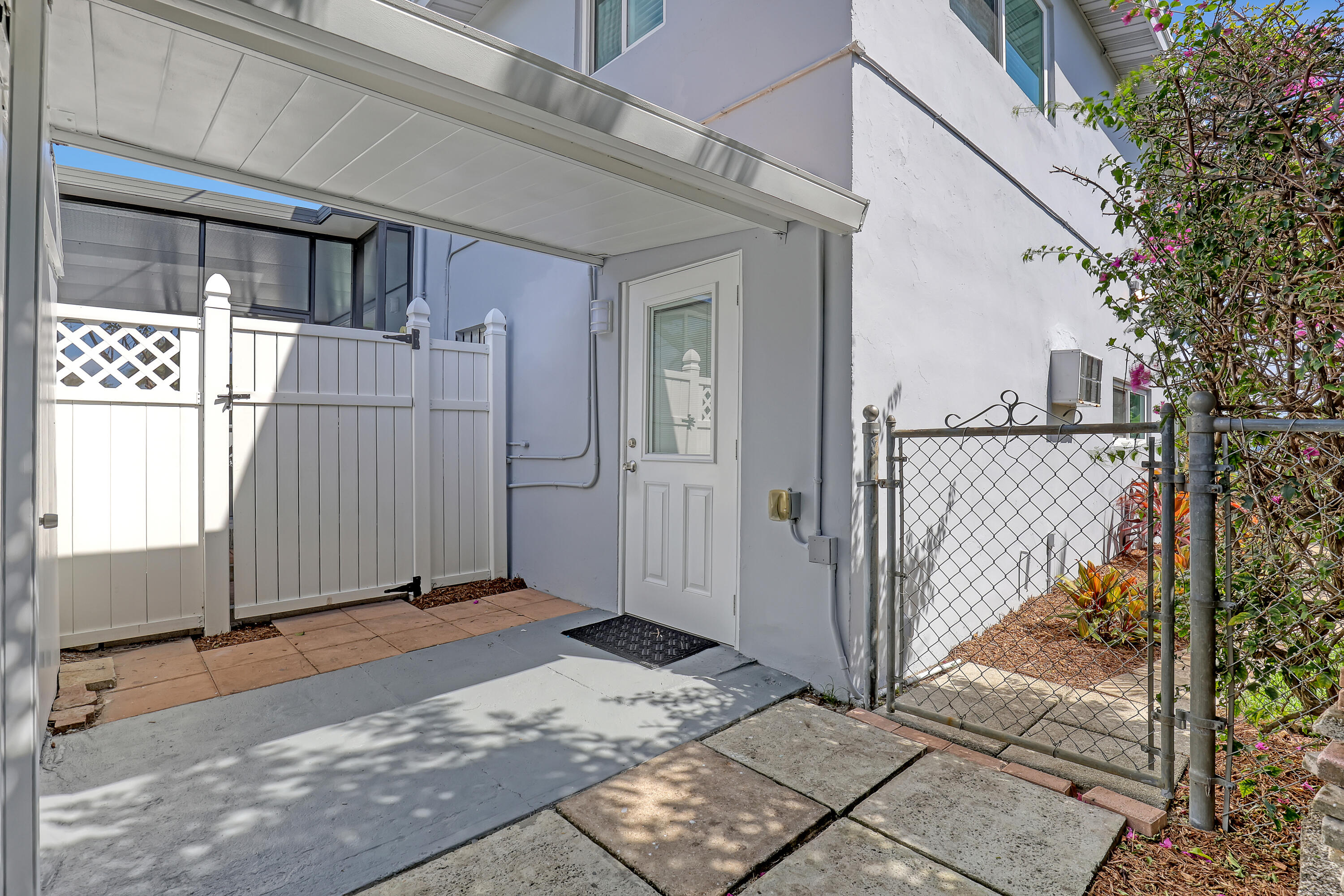 LAKE OSBORNE ESTATES 4 - Residential