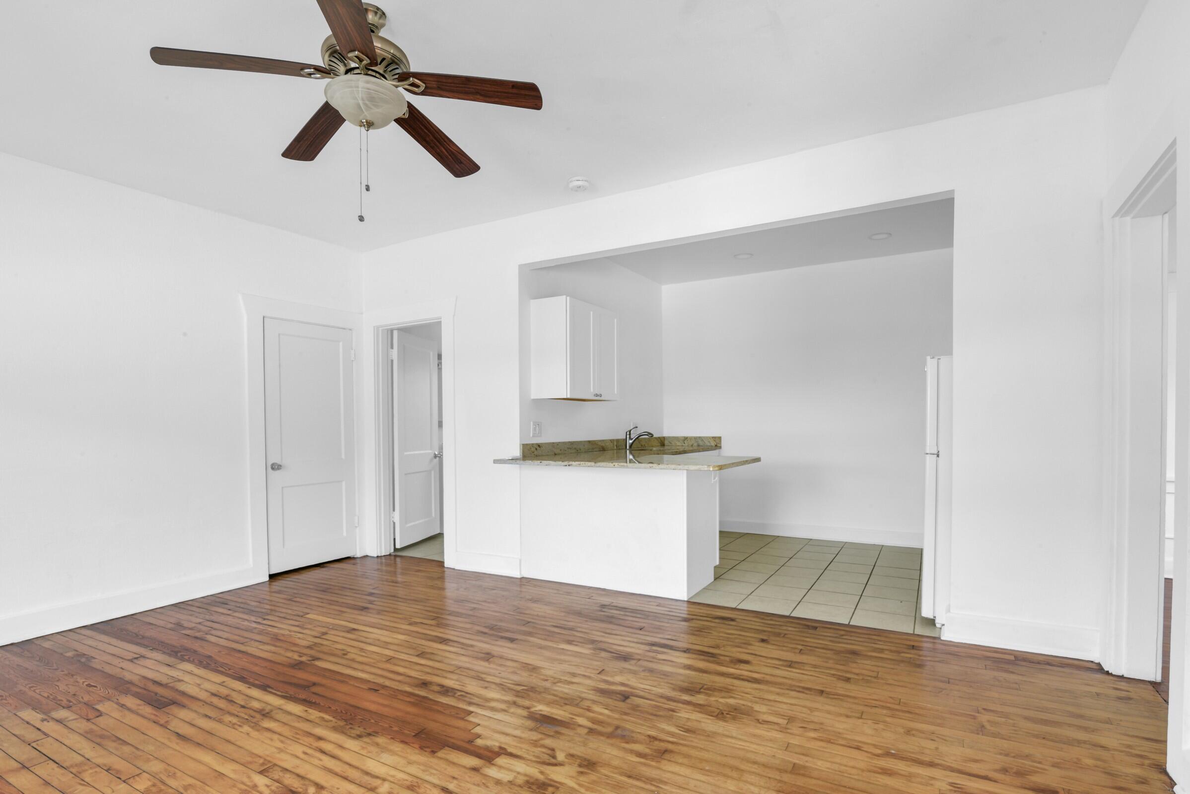 LAKE WORTH TOWN OF - Residential Lease