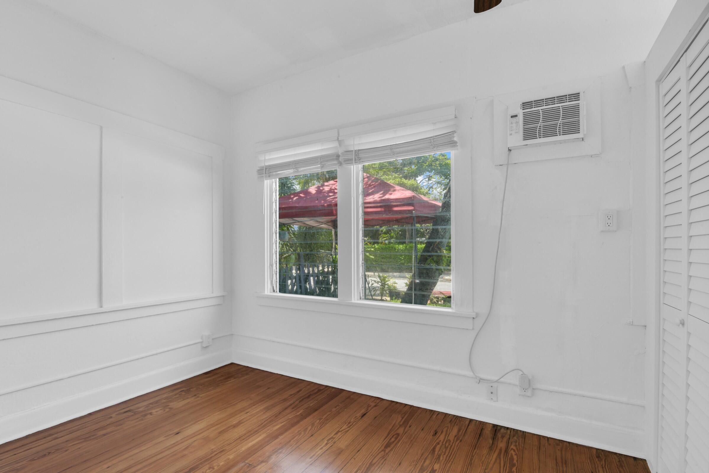 LAKE WORTH TOWN OF - Residential Lease