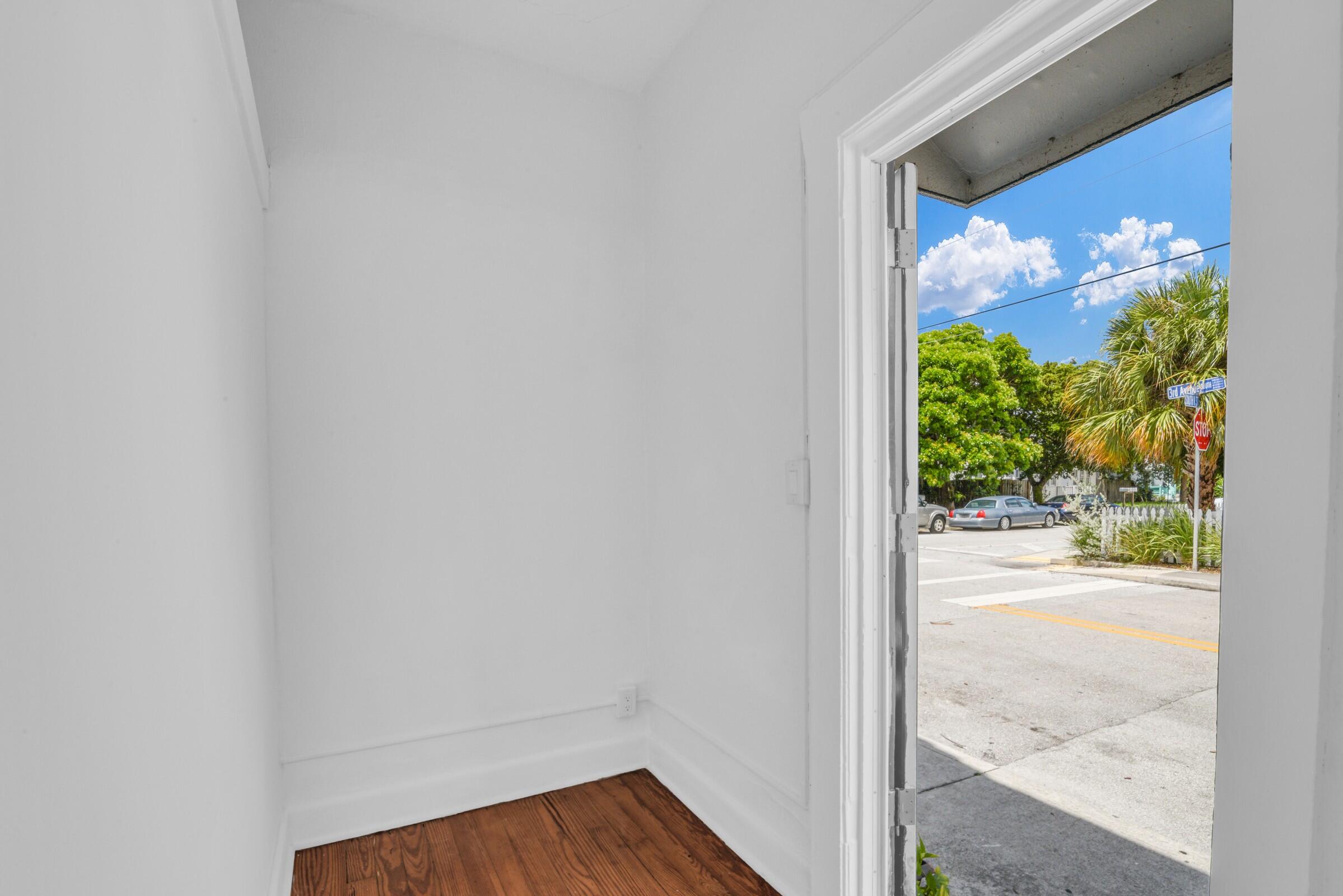 LAKE WORTH TOWN OF - Residential Lease