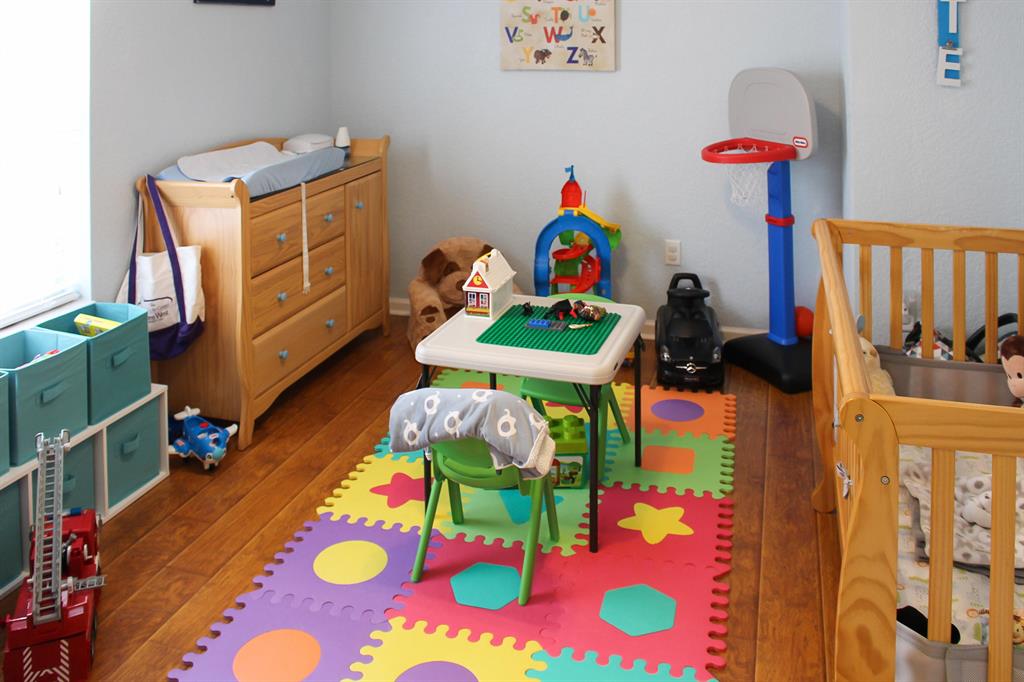 VICTORIA WOODS - Residential