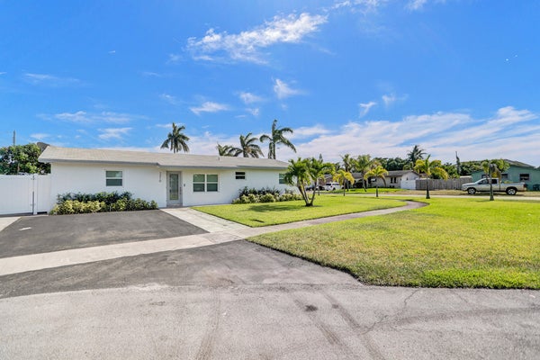1210 SW 10TH TER, DEERFIELD BEACH, FL 33441 - Image a05dfd4e0244e478e068c5fead2a97ed/1751362418