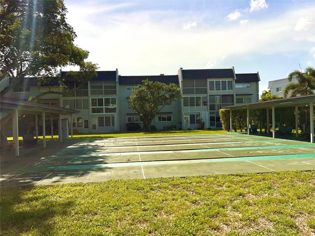 Oriole Golf and Tennis - Residential