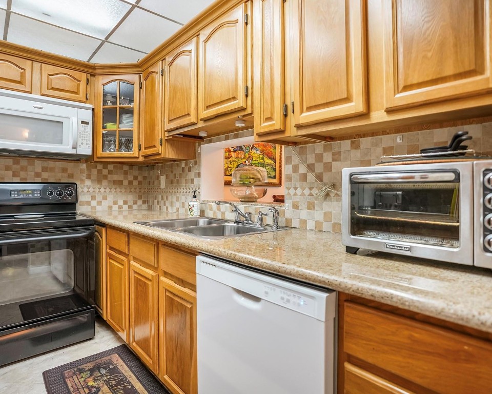 MAR-LEN GARDENS - Residential