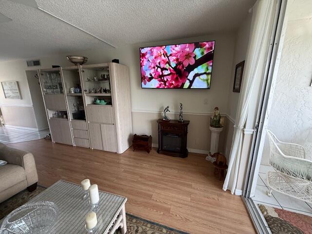 MEADOWBROOK LAKES CONDO - Residential