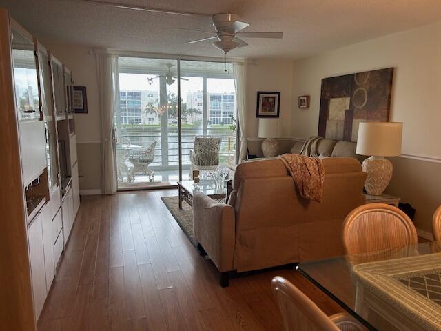 MEADOWBROOK LAKES CONDO - Residential