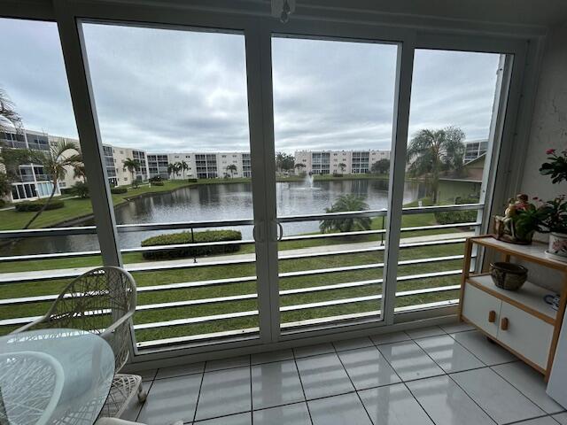 MEADOWBROOK LAKES CONDO - Residential