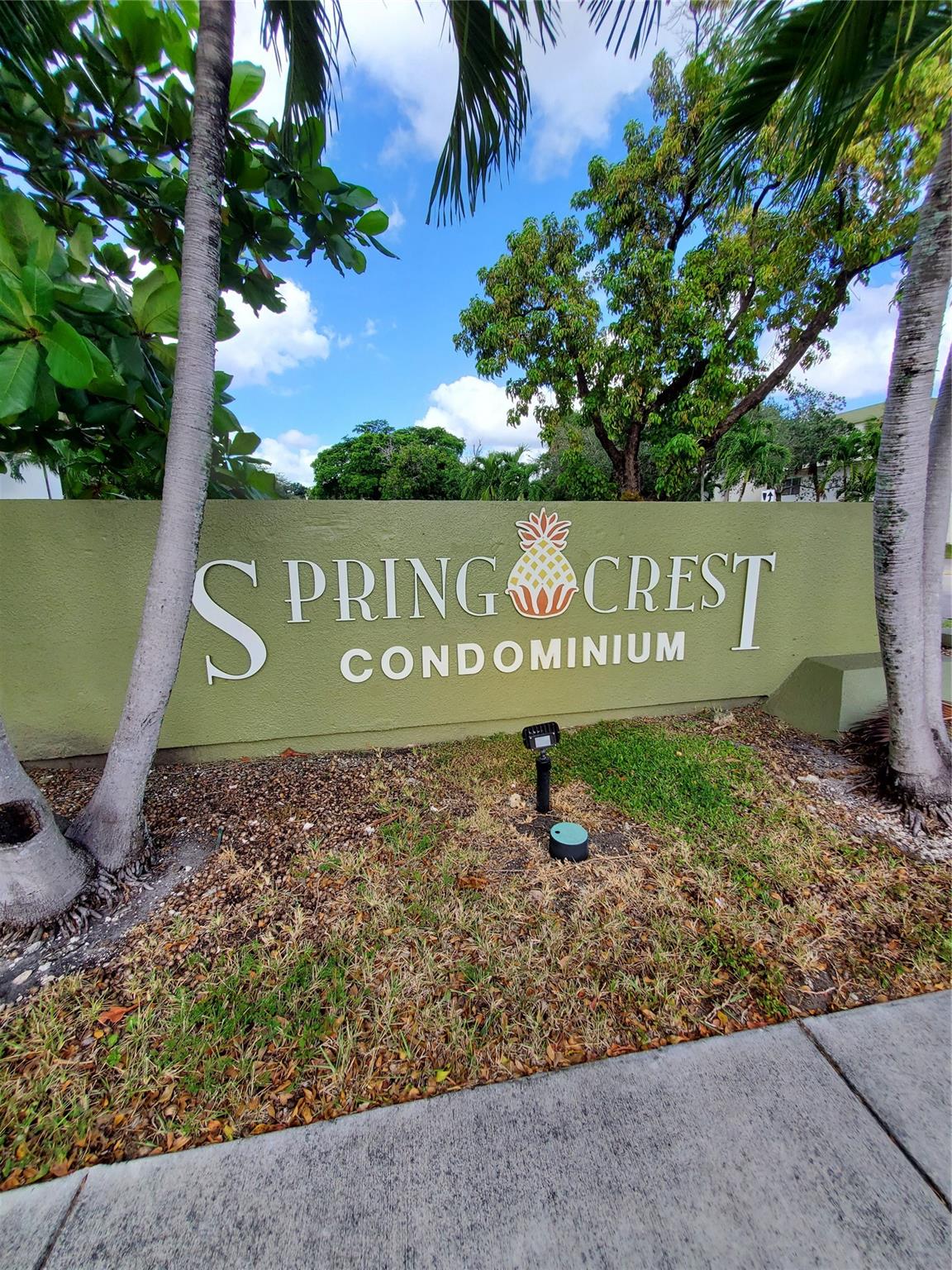 Renovated 2/2 with a screened in patio. Unit is on the second floor. Laundry facilities onsite. Complex has been recently painted, new elevators, and has passed all 40 year inspections. Amenities are a pool, tennis courts and gym.
