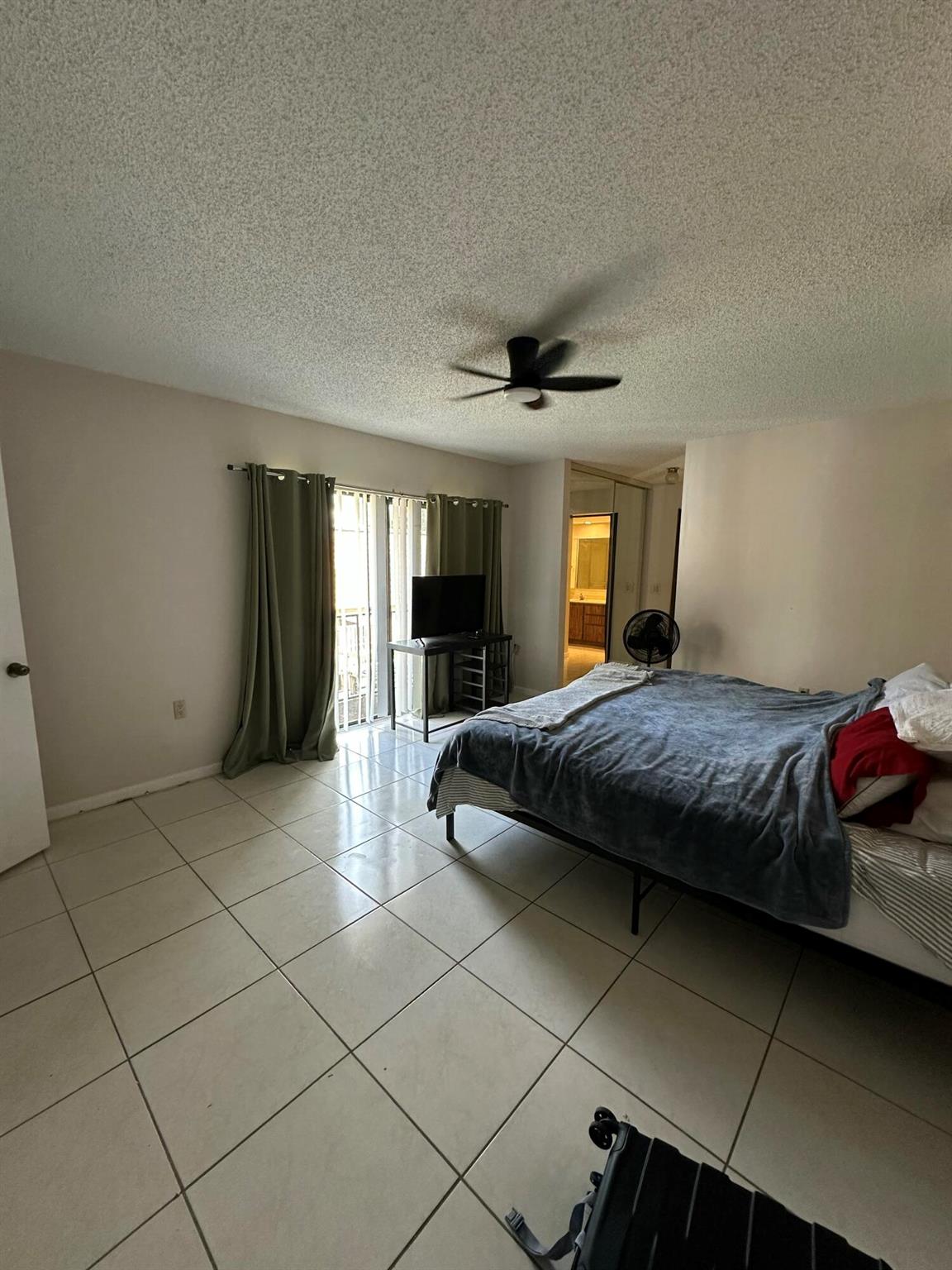 Incredible opportunity to lease this great 3 bedroom 2 and a half bath in the desirable sherwood lakes community! Huge fenced in patio. Bedroom on first floor! Large primary bedroom with huge walk in closets! Community offers a pool, basketball courts, tennis, and playground!