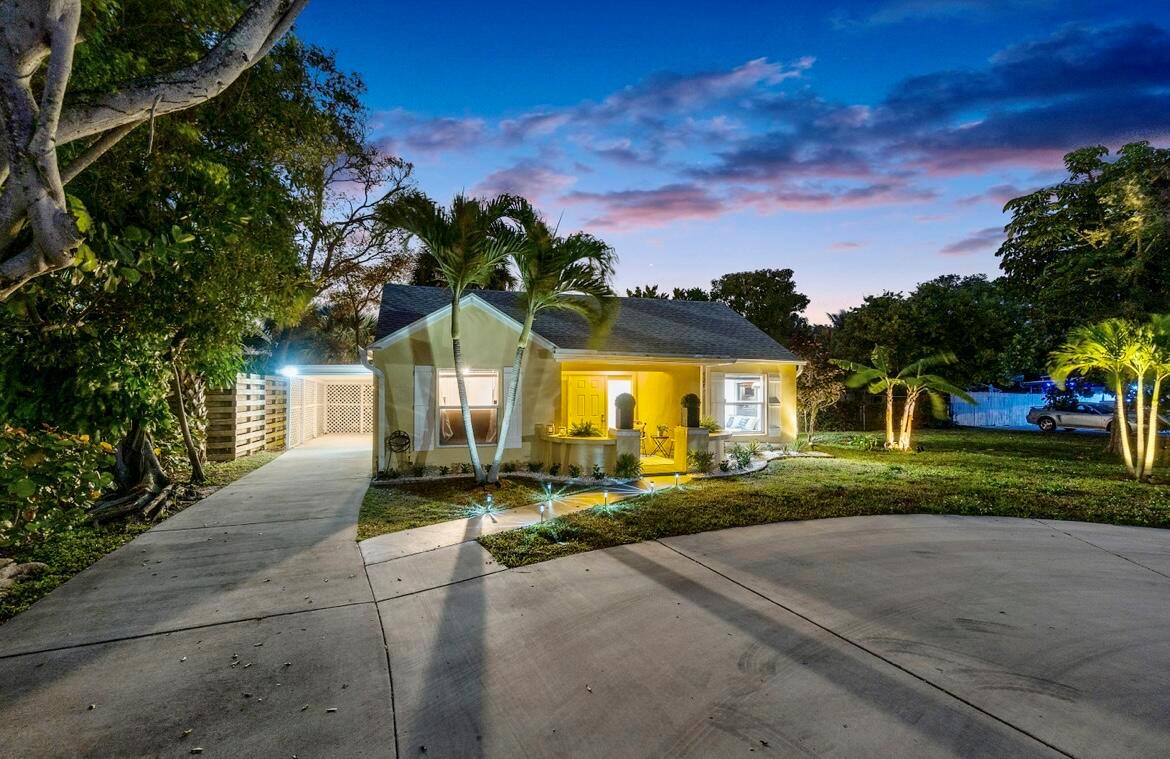 727 S Lake Drive