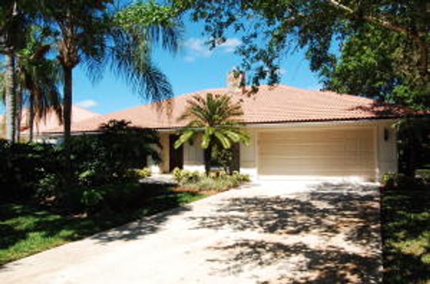 PRIVATE SCREENED POOL AND SPA HOME- GIANT ROOMS- BONUS DEN AND RECREATIONAL ROOM- FORMAL LIVING AND DINING- WOOD BURNING FIREPLACE- THIS HOME IS IN EXCELLENT CONDITION.