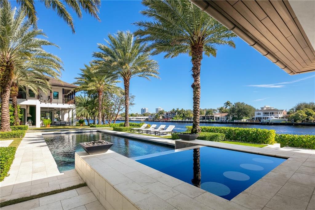 BAY COLONY - Residential