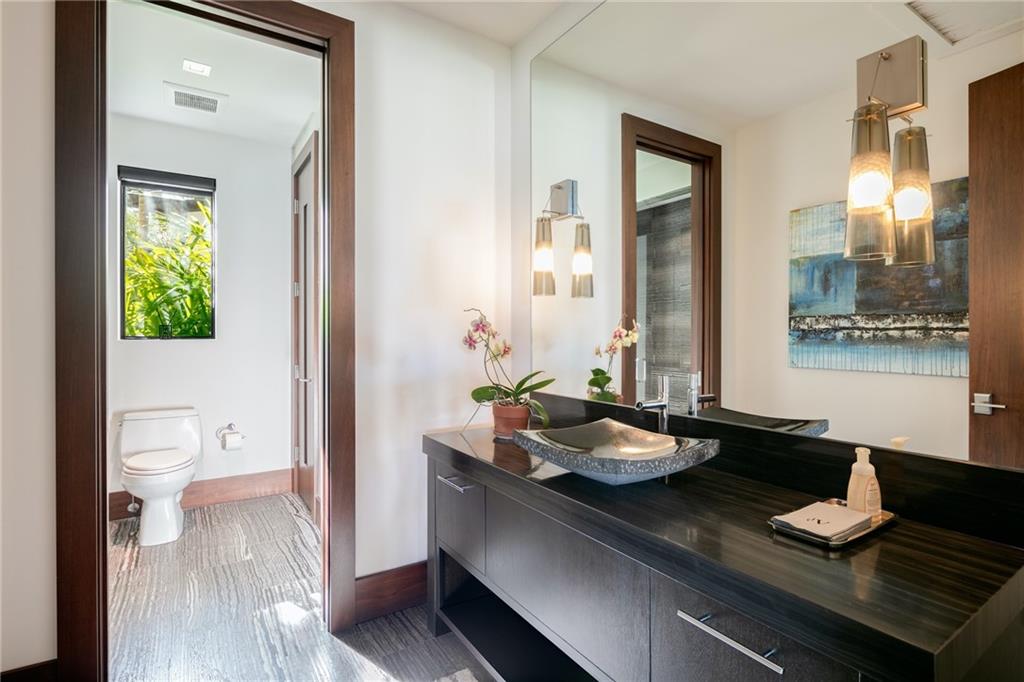 BAY COLONY - Residential