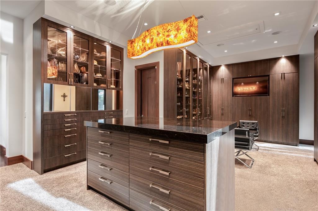 BAY COLONY - Residential