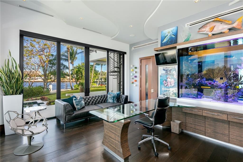 BAY COLONY - Residential