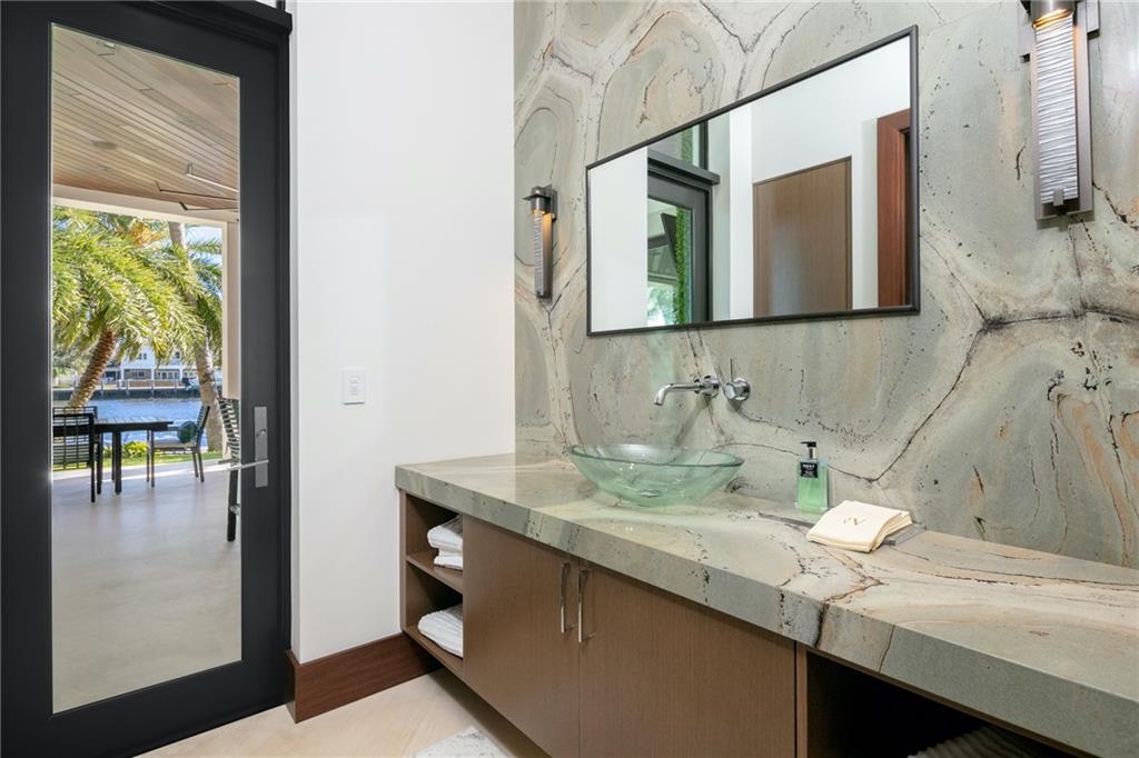 BAY COLONY - Residential