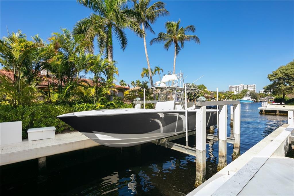 BAY COLONY - Residential