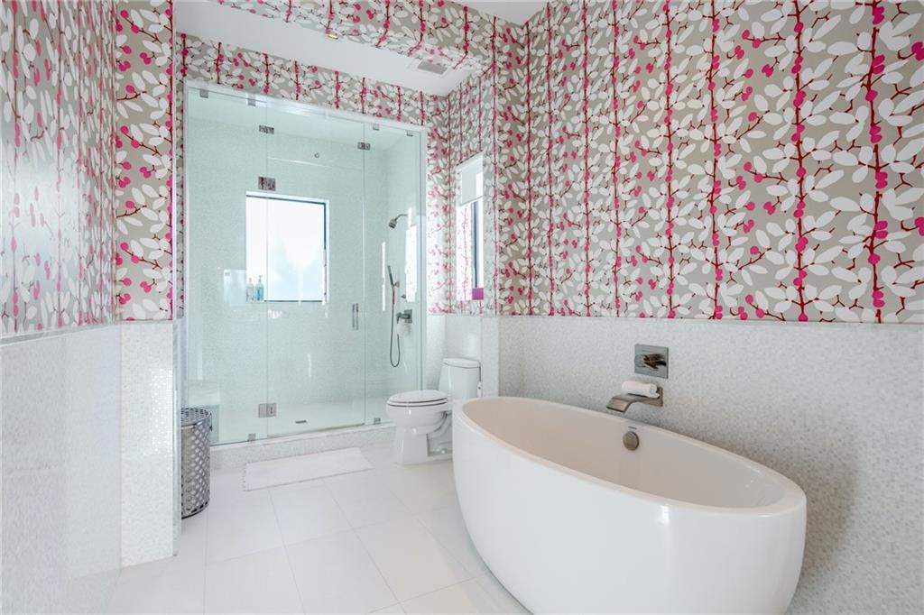 BAY COLONY - Residential