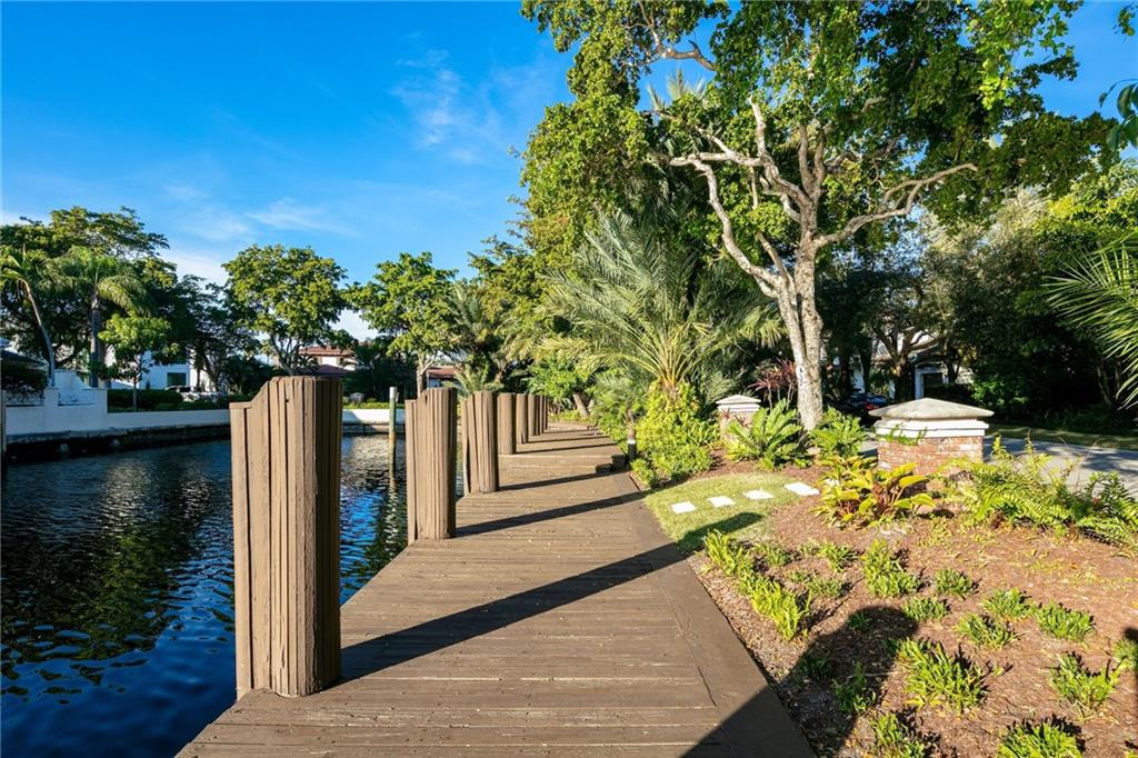 BAY COLONY - Residential