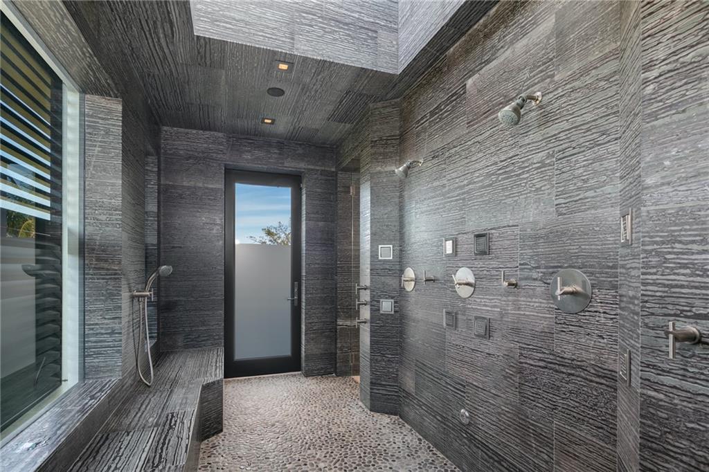 BAY COLONY - Residential