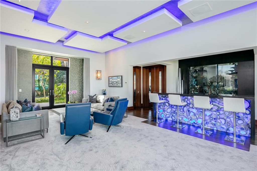 BAY COLONY - Residential