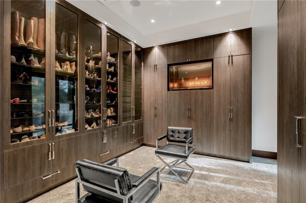 BAY COLONY - Residential