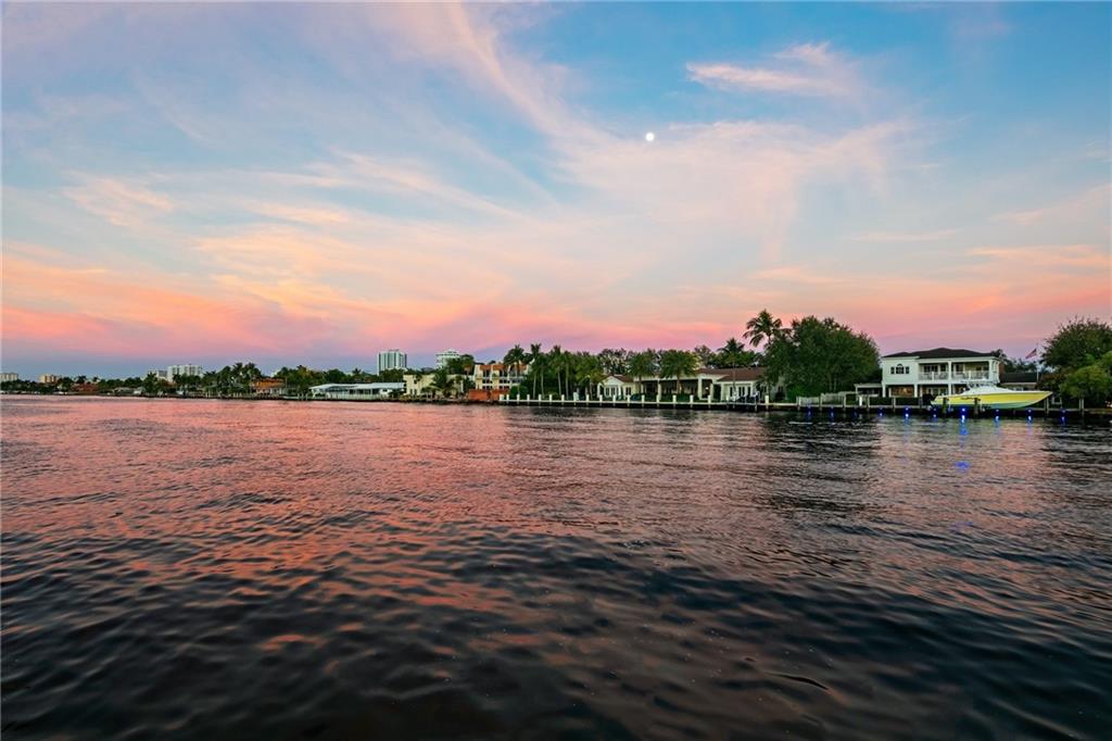 BAY COLONY - Residential