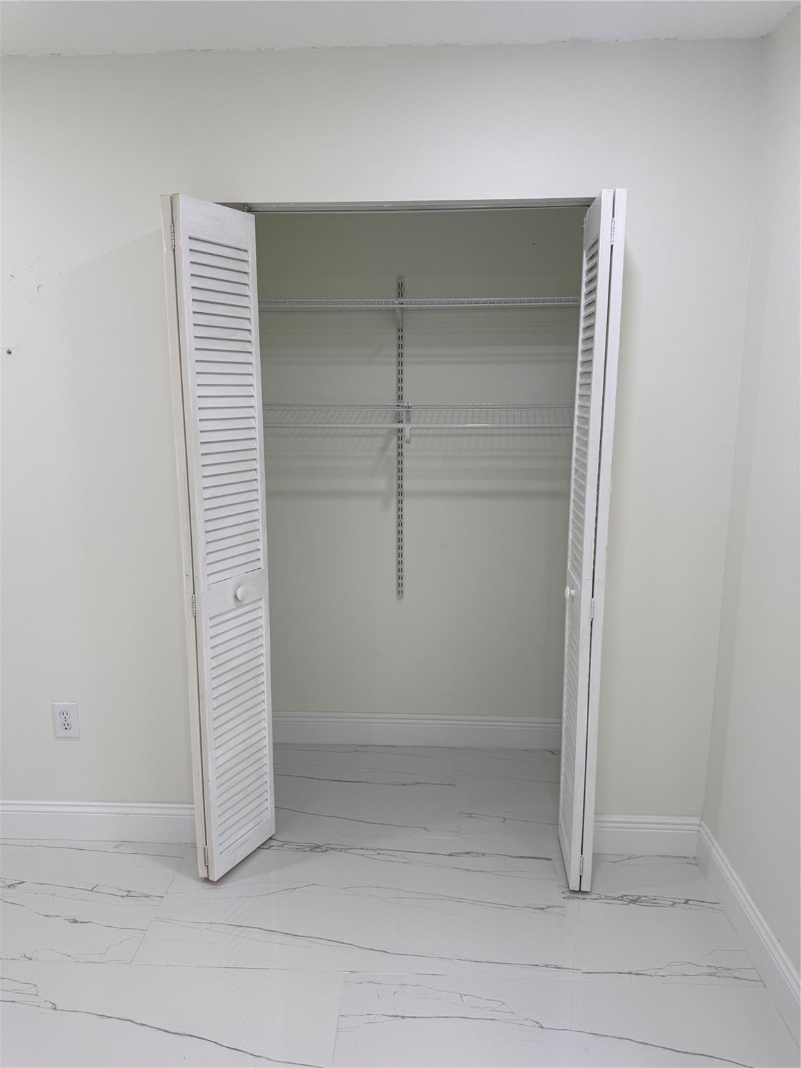 Holiday Spgs Village & - Residential Lease