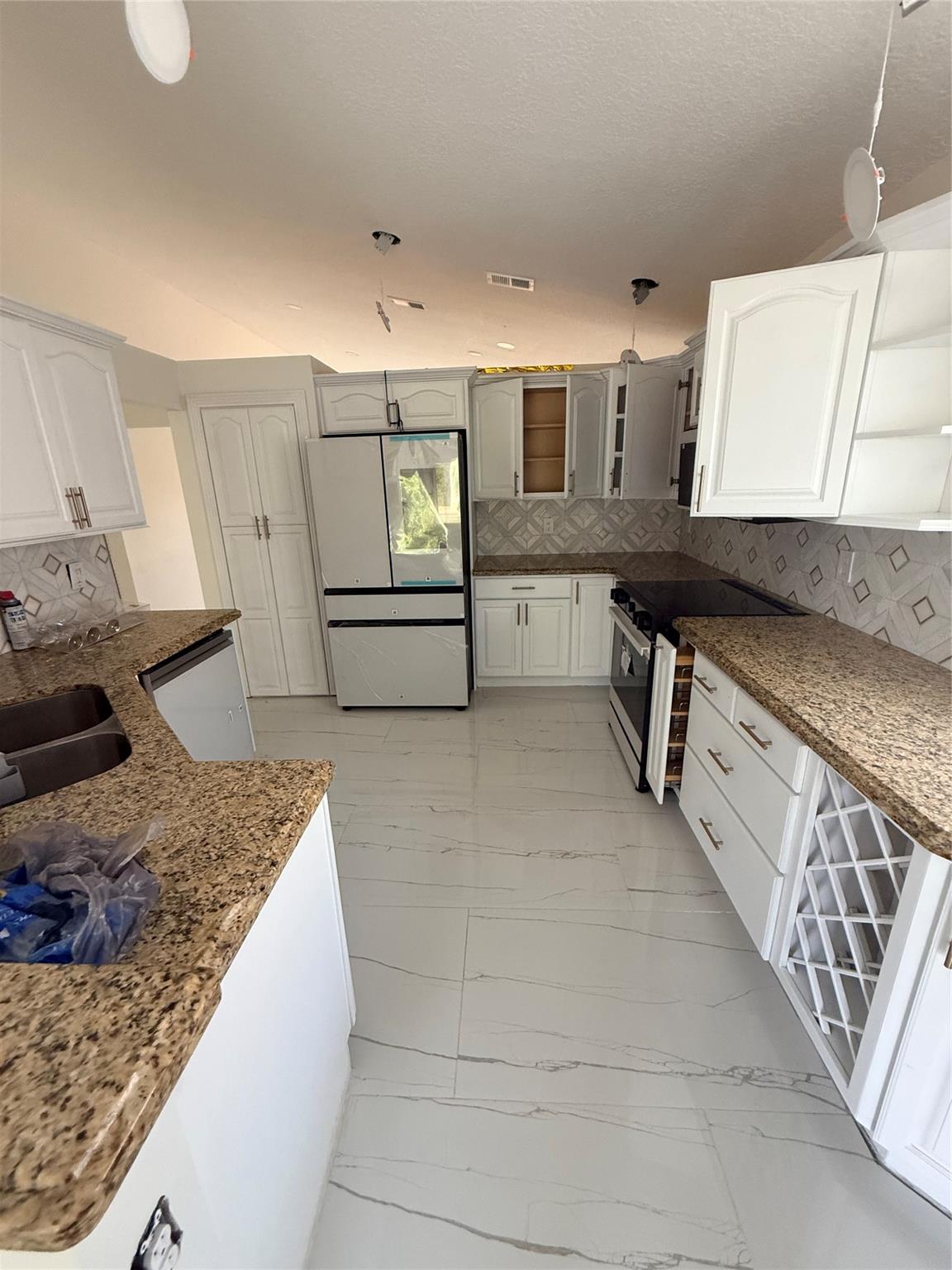 Holiday Spgs Village & - Residential Lease