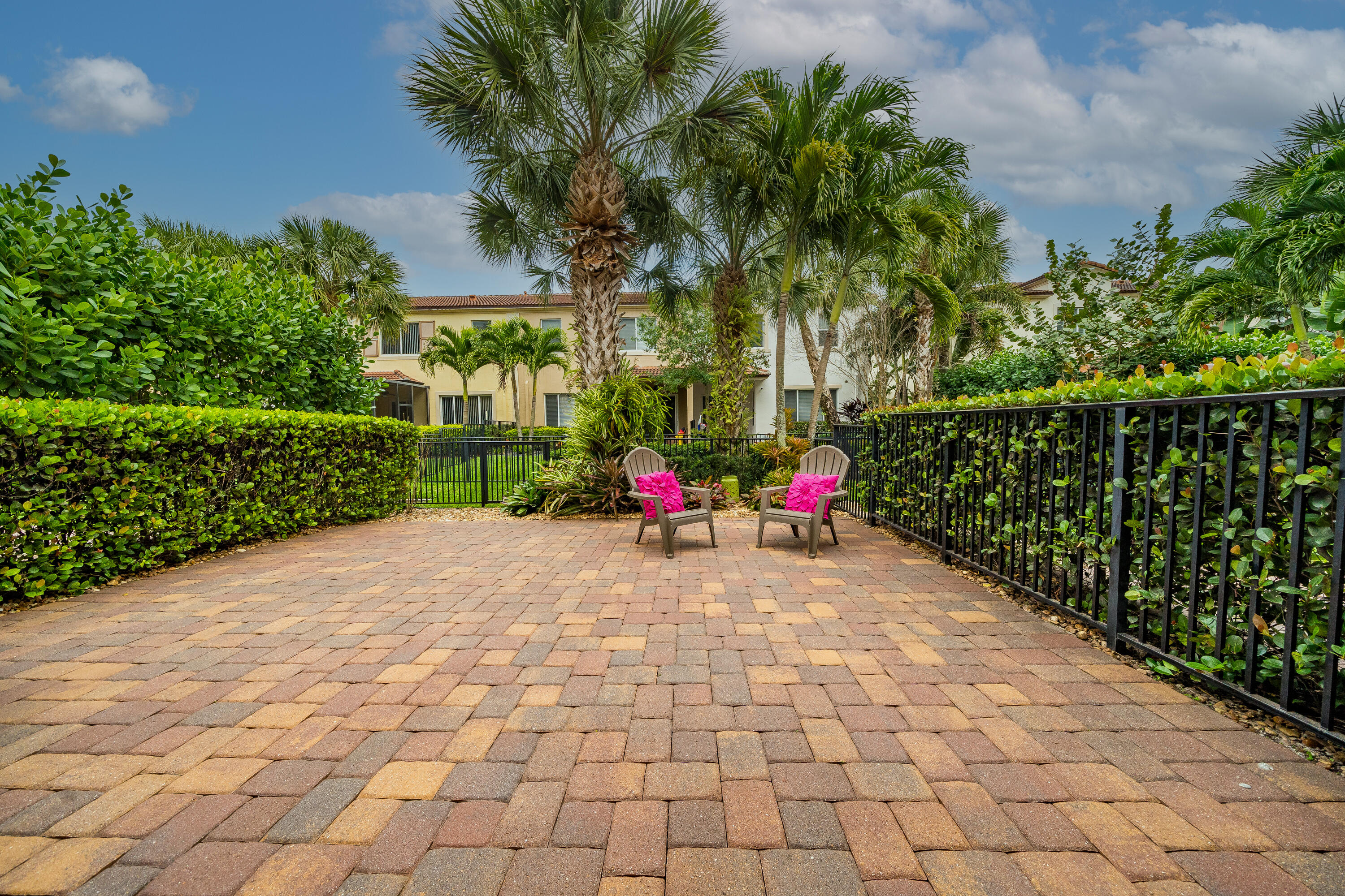 OAKTON PRESERVE - Residential