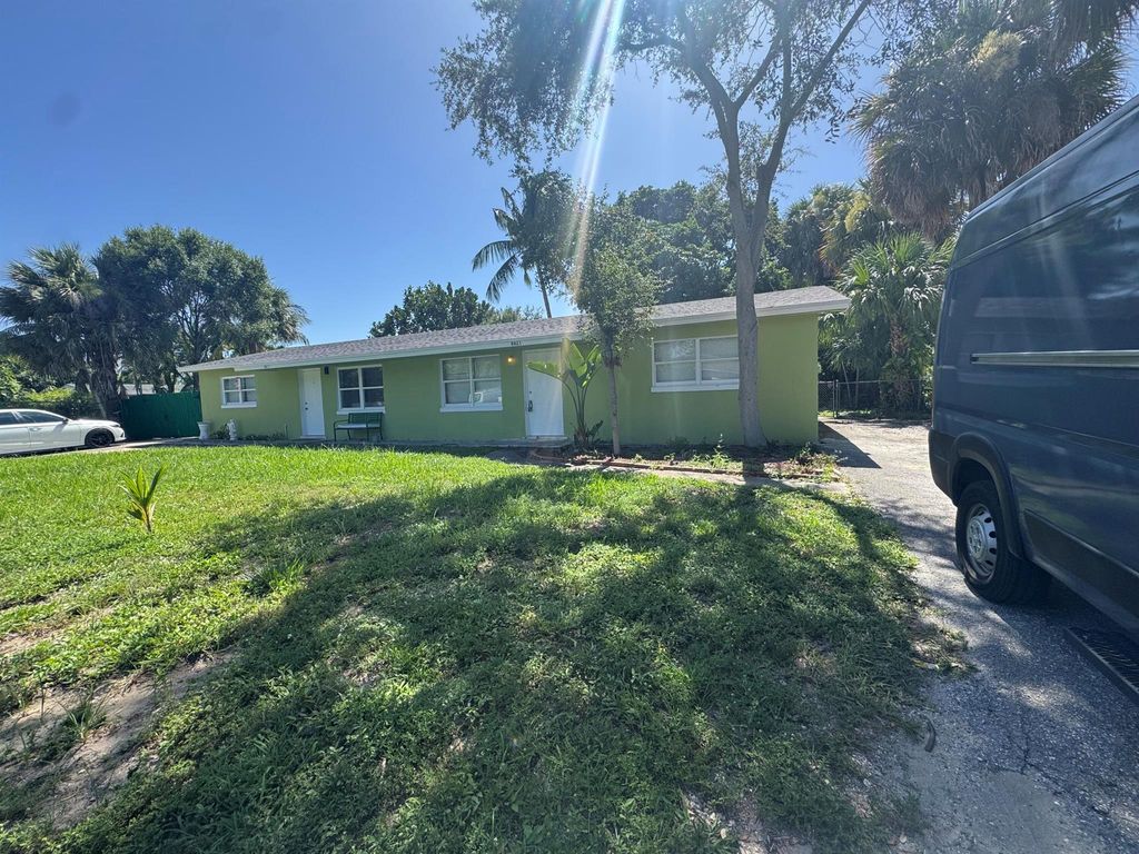 Photo of 8821 Dania Drive, Palm Beach Gardens, FL 33410 (MLS # R11109284)